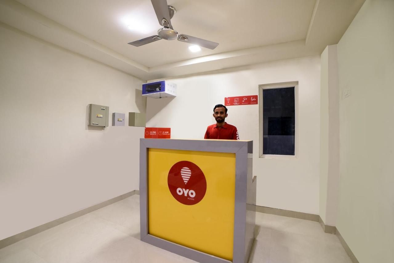 Hotel Oyo 16606 Iconic Living Hyderabad Exterior foto