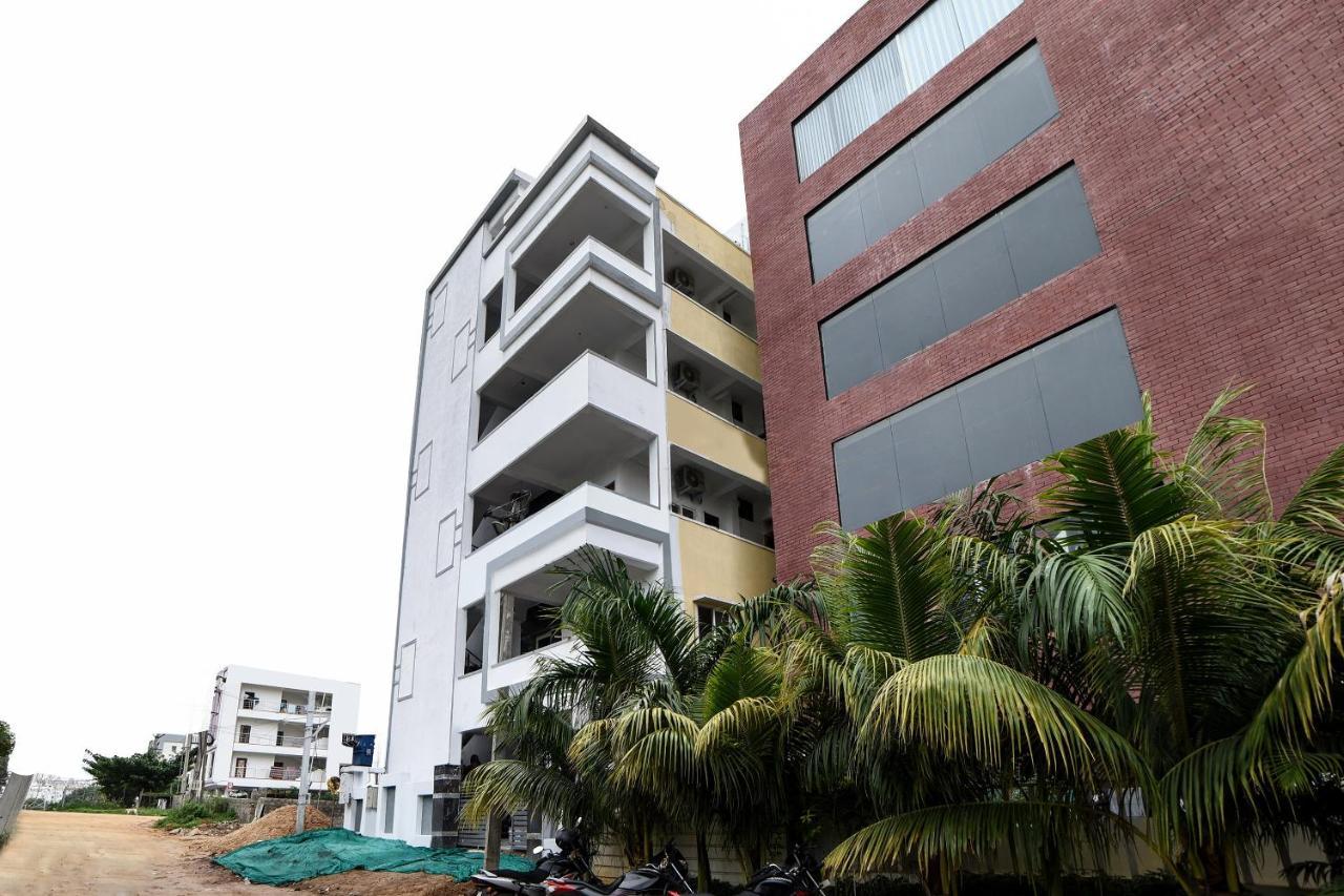 Hotel Oyo 16606 Iconic Living Hyderabad Exterior foto